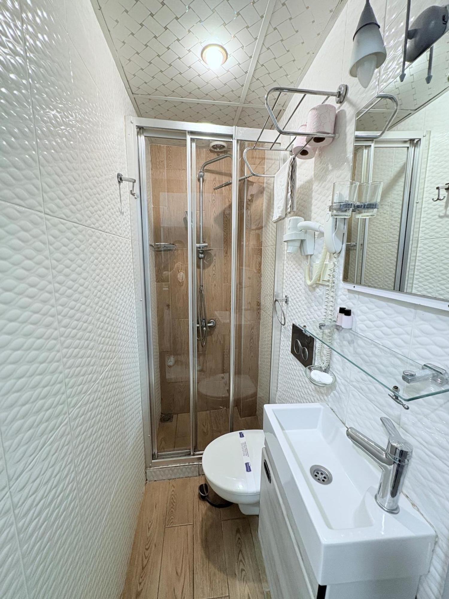 Crowned Plus Hotel Istanbul Ngoại thất bức ảnh